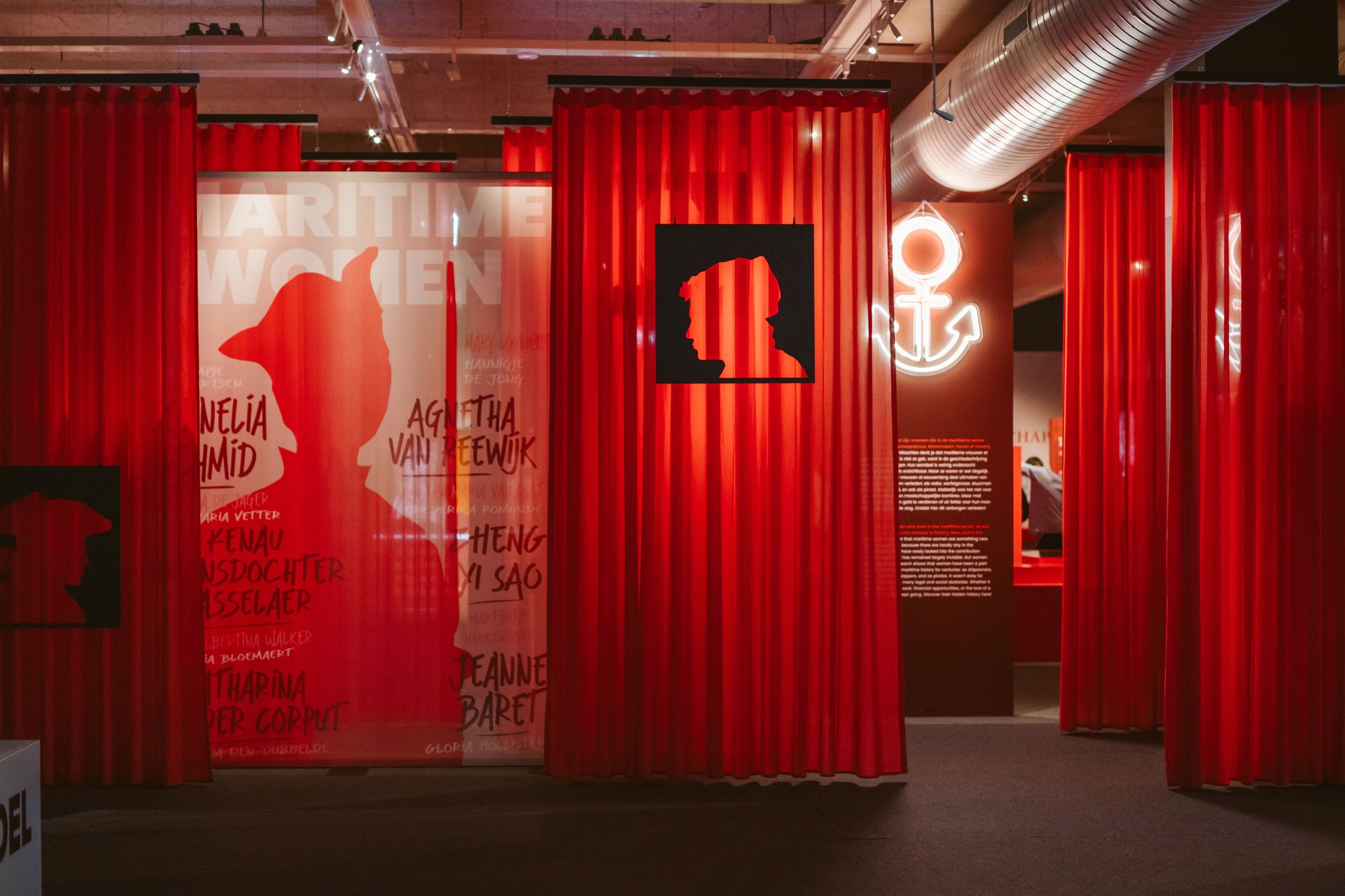 De Vrouwen Komen Tot Leven